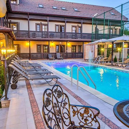 Conacul Ambient Hotell Cristian  Exteriör bild