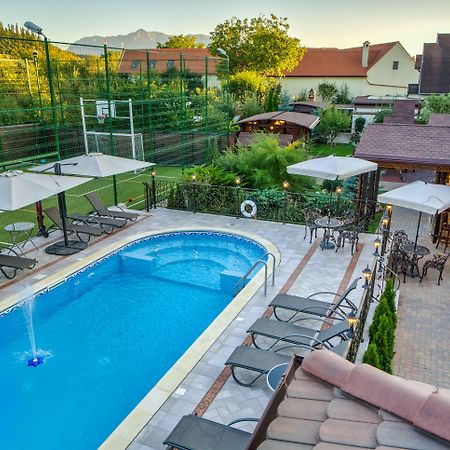 Conacul Ambient Hotell Cristian  Exteriör bild